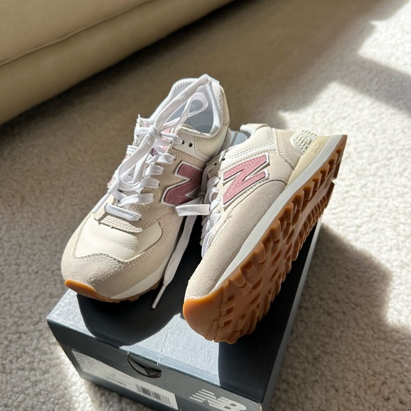 New Balance Women's 574 Beige Pink/Rose Sneakers - Picture 2 of 7